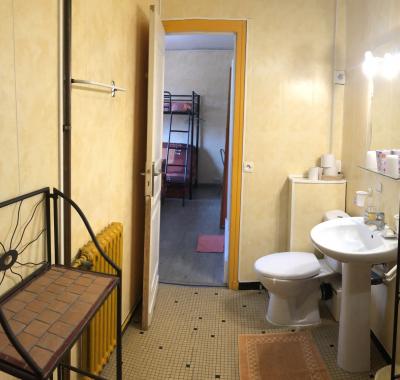 Chambre Langon 1 nuit avec petit déjeuner + douche, wc, TV,wifi privés