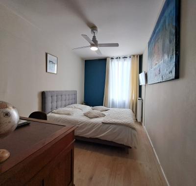 Chambre confortable - SDB commune - parking privé