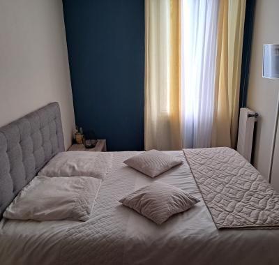 Chambre confortable - SDB commune - parking privé