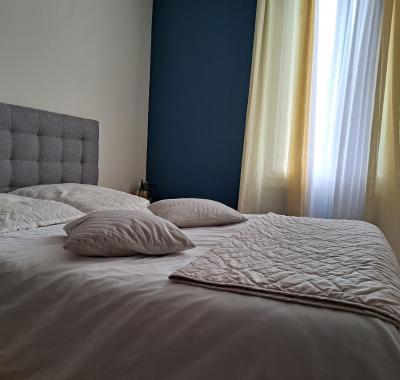 Chambre confortable - SDB commune - parking privé