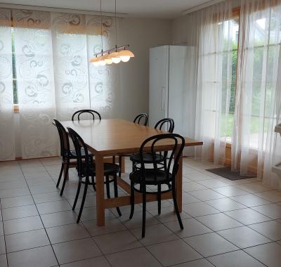 Chambre av. balcon dans villa/près EHL