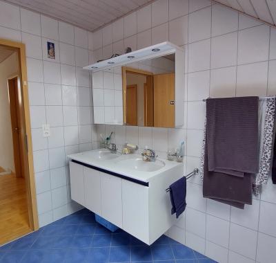 Chambre av. balcon dans villa/près EHL