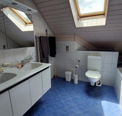 Chambre av. balcon dans villa/près EHL