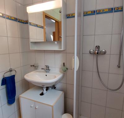 Chambre av. balcon dans villa/près EHL