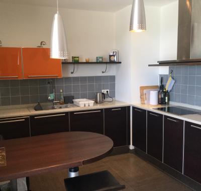 Chambres ou étage dans une villa de luxe. Piscine et salle de sport.