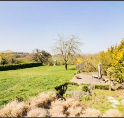 1 et/ou 2 CH à louer dans un cadre verdoyant avec jacuzzi