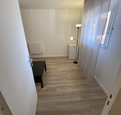 Espace Coliving  T1 meublé 17 à 25m2 terrasse - EVRY GARE UNIVERSITES