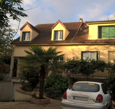 Chambre dans une maison pleine de vie