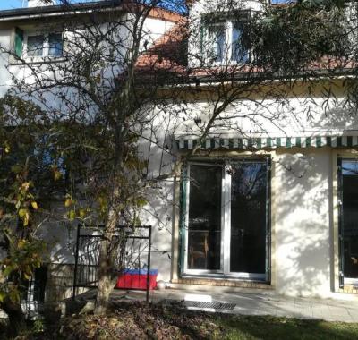 Chambre dans une maison pleine de vie