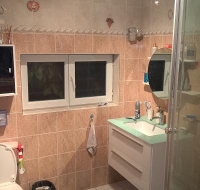 Chambre dans une maison pleine de vie