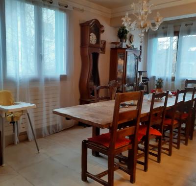 Chambre dans une maison pleine de vie