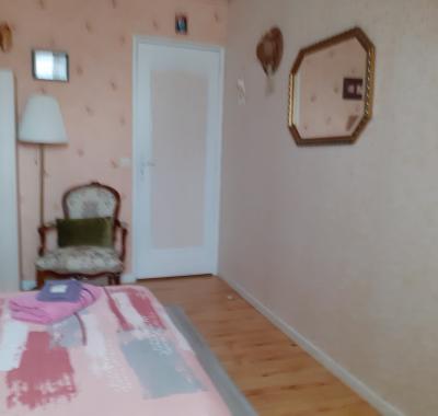 Chambre dans une maison pleine de vie