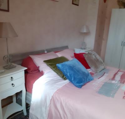 Chambre dans une maison pleine de vie