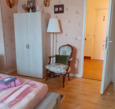 Chambre dans une maison pleine de vie