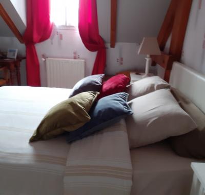 Chambre dans une maison pleine de vie