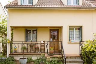 Chambre dans une maison pleine de vie