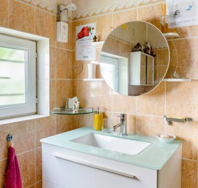 Chambre dans une maison pleine de vie