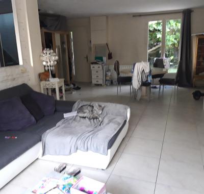 Chambre meublee et sdb individuelle