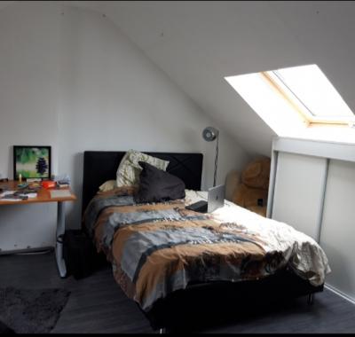 Chambre meublee et sdb individuelle