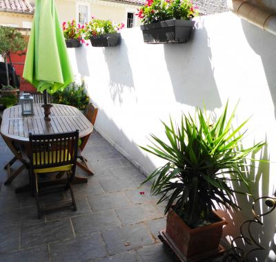 Belle chambre avec patio privé Nîmes centre ville