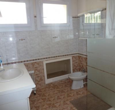 Grande pièce de 34 M2 dans maison de ville