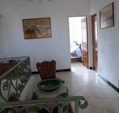 Grande pièce de 34 M2 dans maison de ville