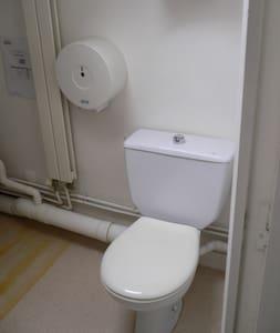 Chambre indépendante tout confort -10 mn du centre-ville