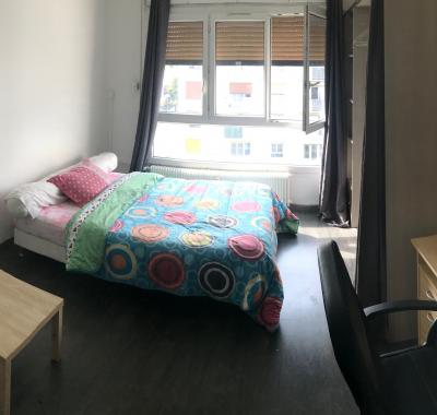 Grande chambre meublée de 15 m² dans une colocation