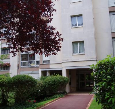 Chambre au calme près Bois