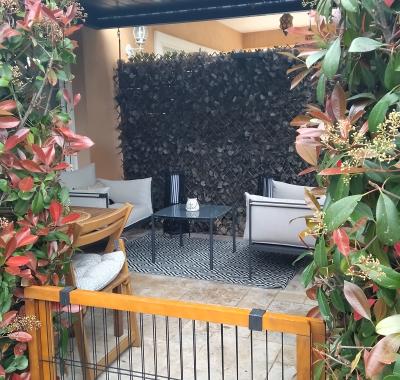 Studio tout équipé avec terrasse et place de parking