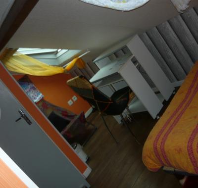 Chambre meublée c/l'habitant-  courte période -maison individuelle -.