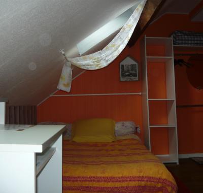 Chambre meublée c/l'habitant-  courte période -maison individuelle -.