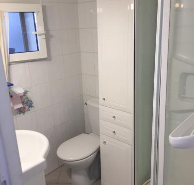 T2 Meublé avec Terrasse à 1 km de la plage