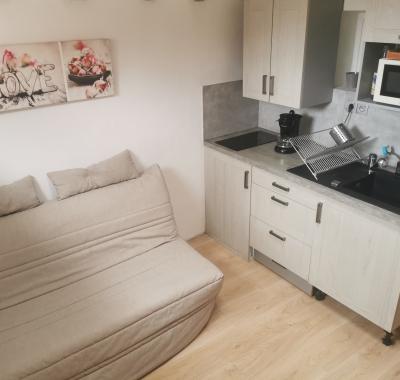 T2 Meublé avec Terrasse à 1 km de la plage