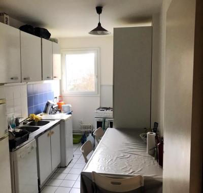 Grande chambre à louer uniquement pour fille