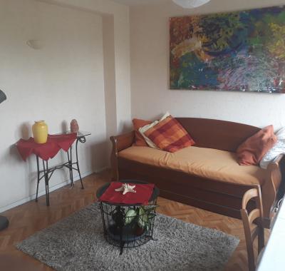 Une chambre disposition dans cololocation à 3