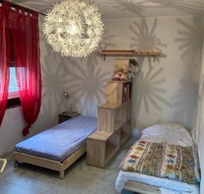 Chambre proche funiculaire et gare