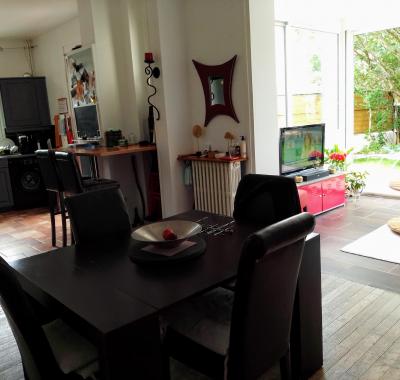 Chambre vue jardin dans maison avec jardin  proche St Lazare