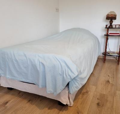 Proche Luxembourg, entrée indépendante dans pavillon, Netflix