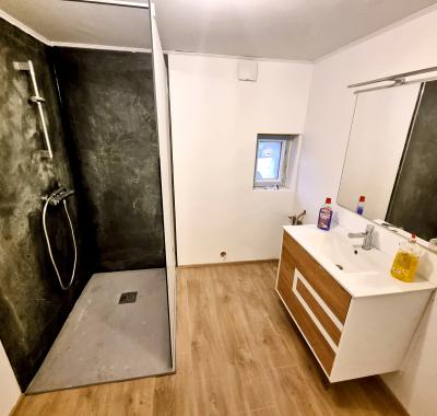 Proche Luxembourg, entrée indépendante dans pavillon, Netflix