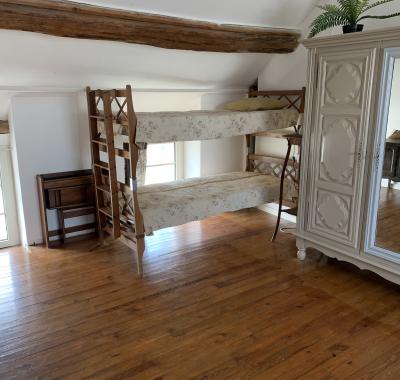 2 chambres ( 4/6 couchages )