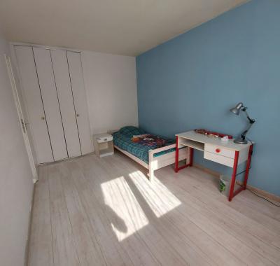 1 chambre meublée pour UNE personne