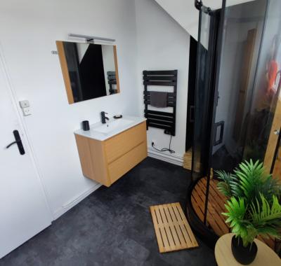 Chambre chaleureuse dans un quartier paisible