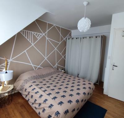 Chambre chaleureuse dans un quartier paisible