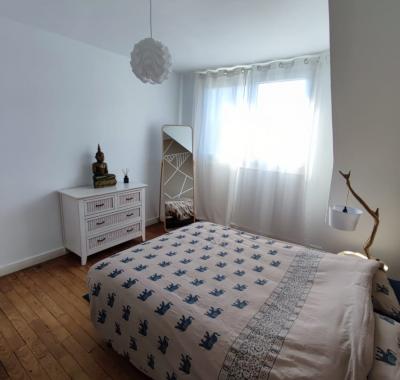 Chambre chaleureuse dans un quartier paisible