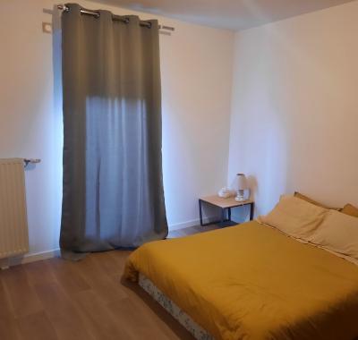 Chambre de 12m2 vue sur balcon