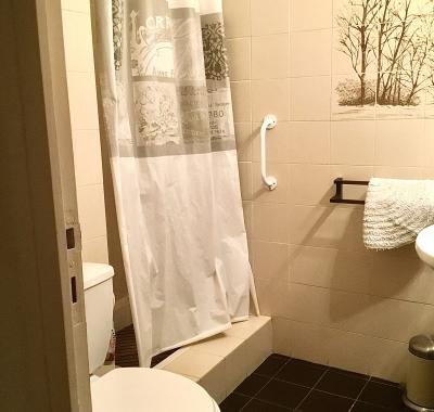 Chambre climatisée avec salle douche wc indépendant