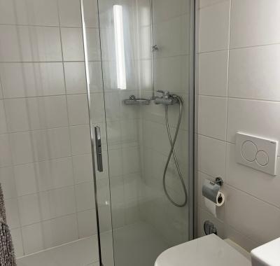 Chambre avec salle de bains individuelle