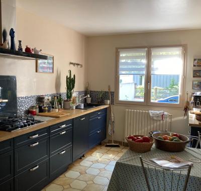 Chambre dans grande maison avec jardin
