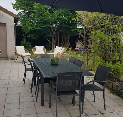 Grande chambre avec salon privé, dans charmante maison